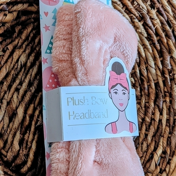 Disney Christmas 2025 Lil Rin Rin Plush Badge Red New